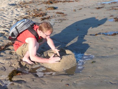 Leif making castle for Moon Santa Cruz 04