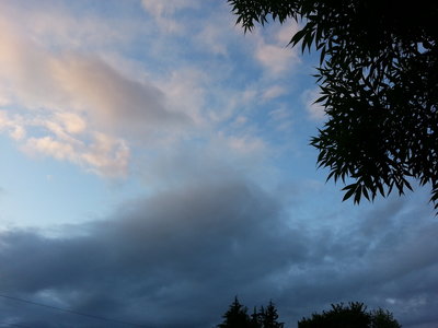 The evening sky, accompanied by occasional drizzle wandering 01