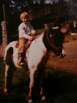 Leif riding his poney 02